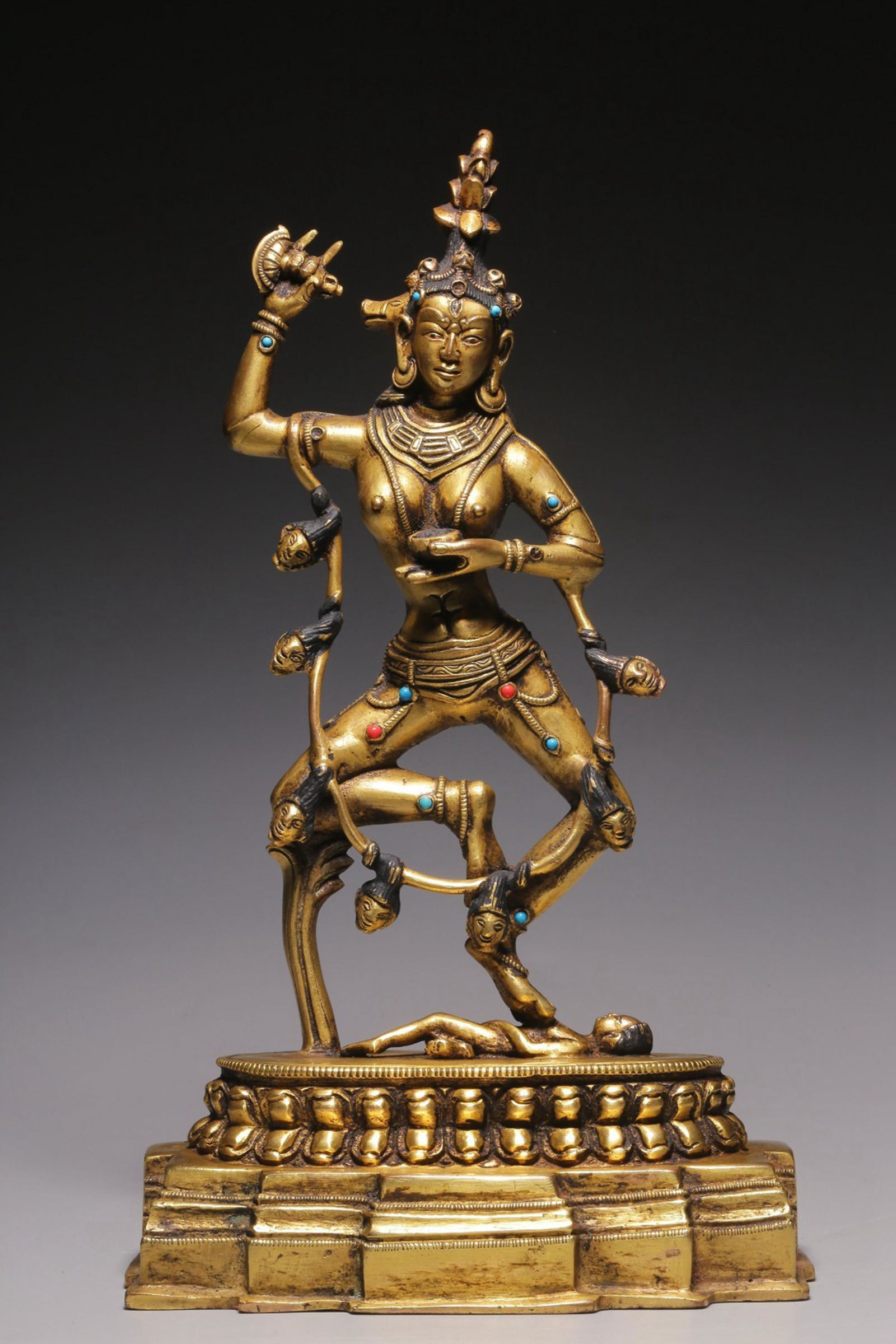 In the Qing Dynasty, a statue of the King Kong with gold gilt and treasure (1 of 7)
