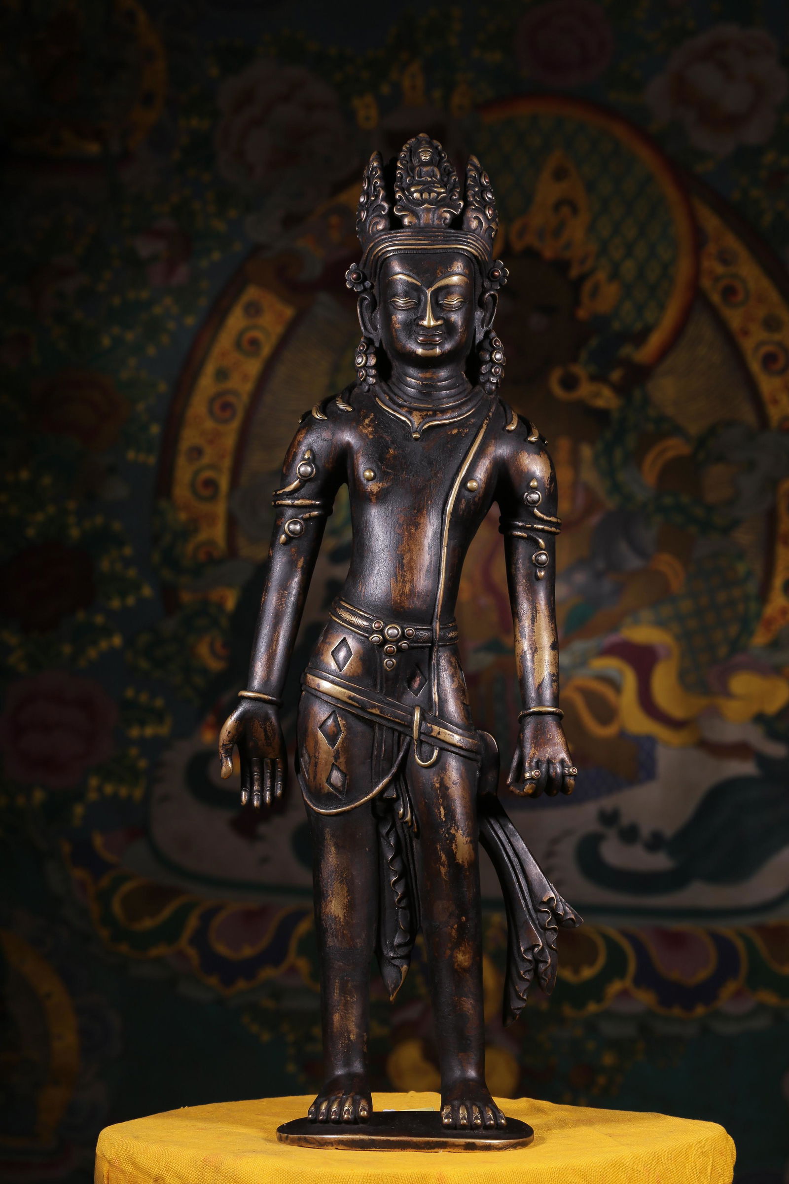 In the early Qing Dynasty, the statue of Guanyin inlaid with silver and copper alloy (1 of 9)