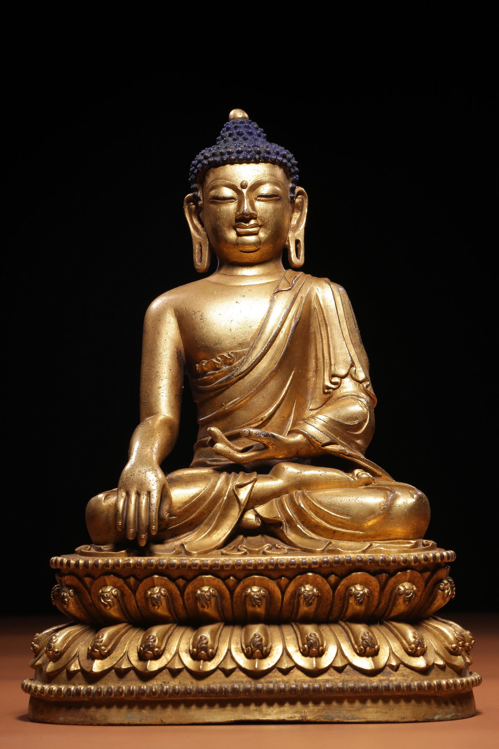 Ming Dynasty, "Da Ming Xuande year" bronze gilt Sakyamuni sitting statue (1 of 9)