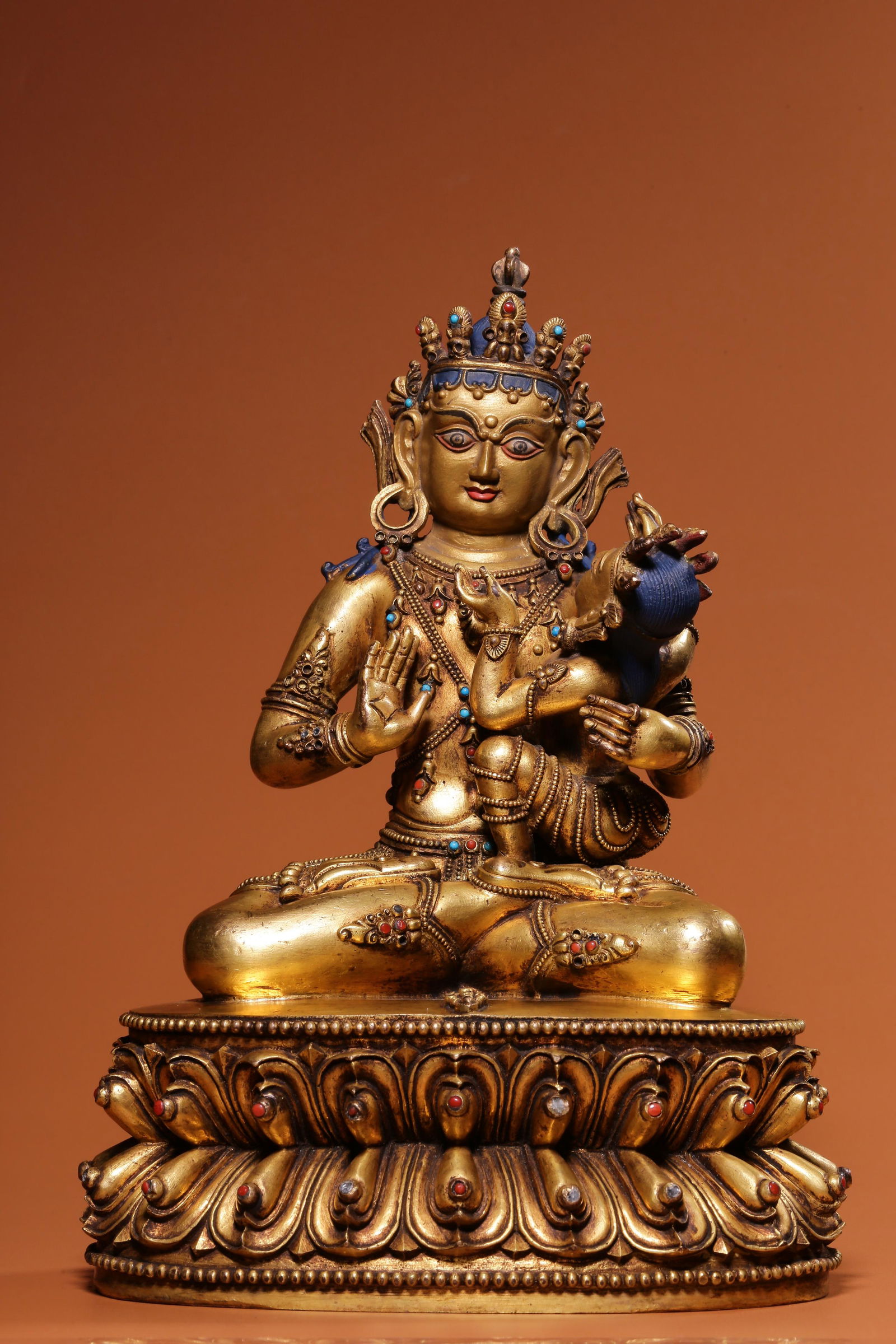 In the Qing Dynasty, a sitting statue of a two-body Buddha inlaid with 100 treasures and gilt copper (1 of 9)