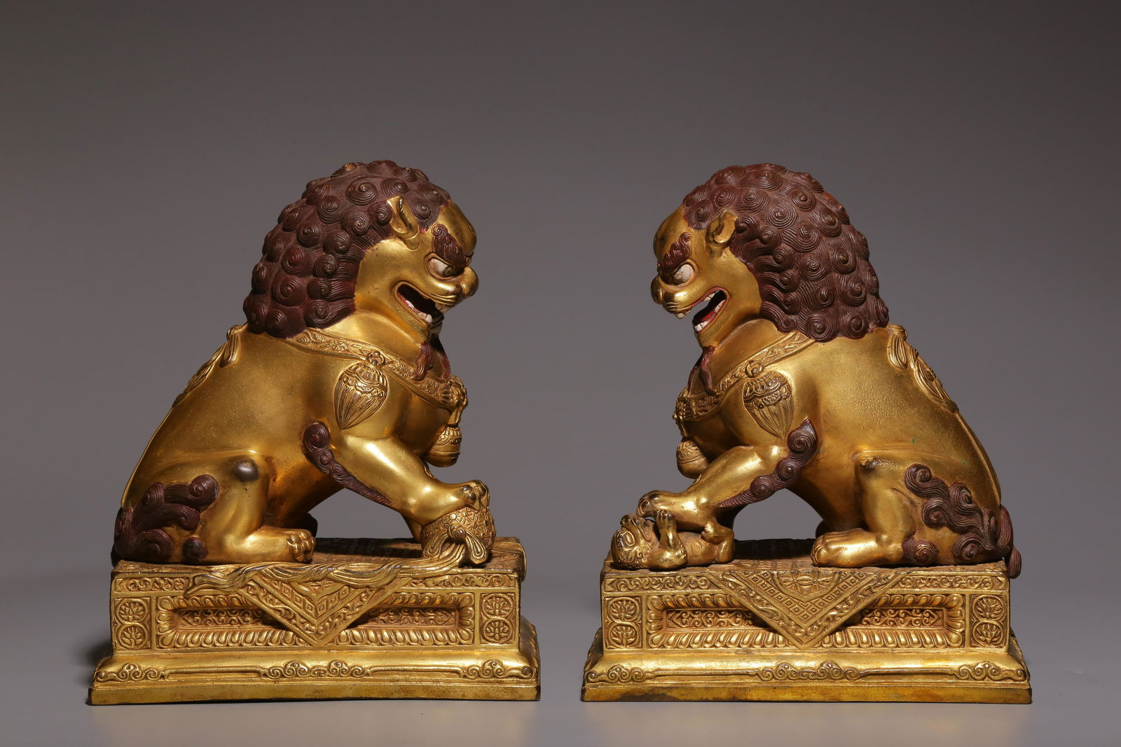 Qing Dynasty, a pair of bronze gilt lion ornaments (1 of 8)