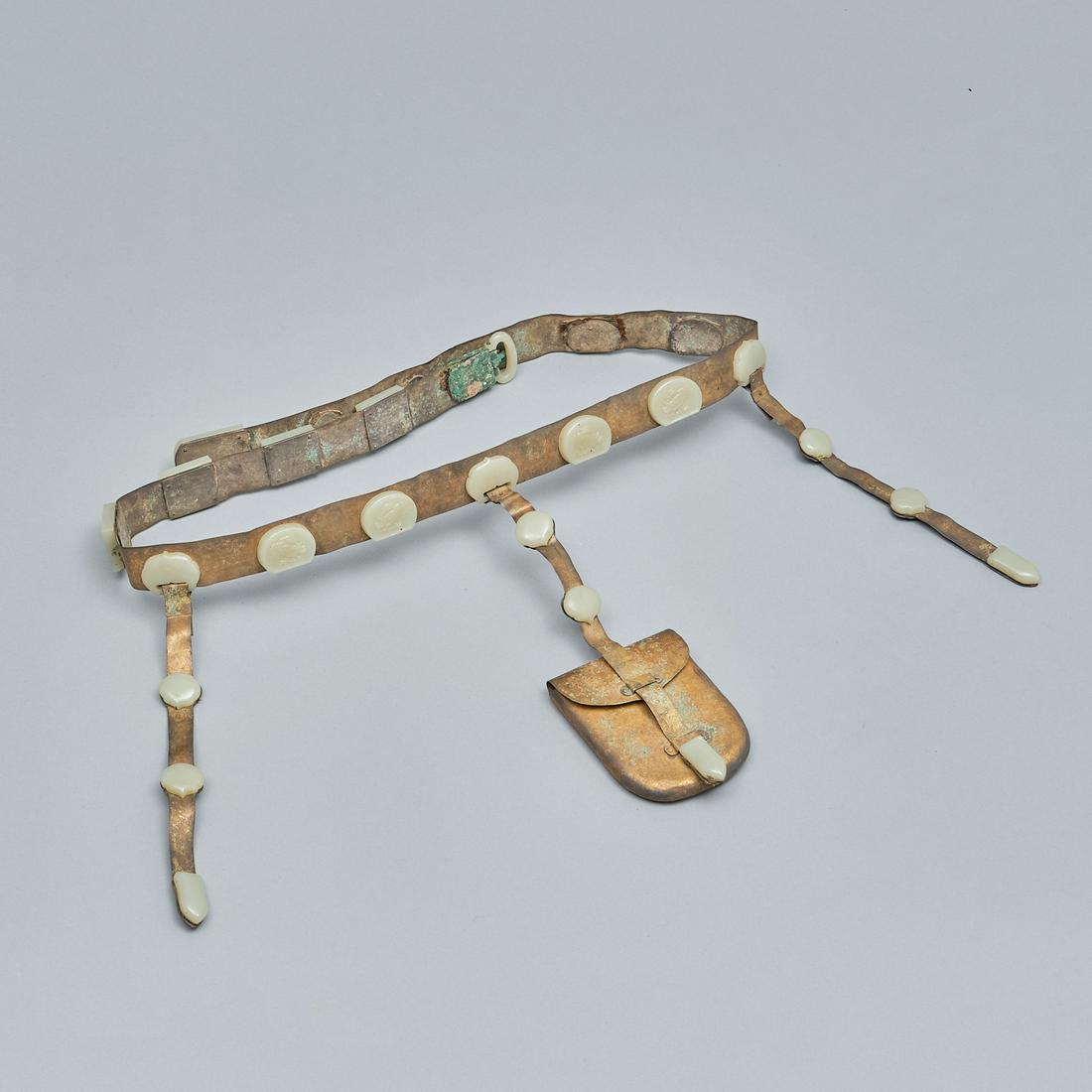 Ancient Chinese gilt belt of Hetian jade (1 of 12)