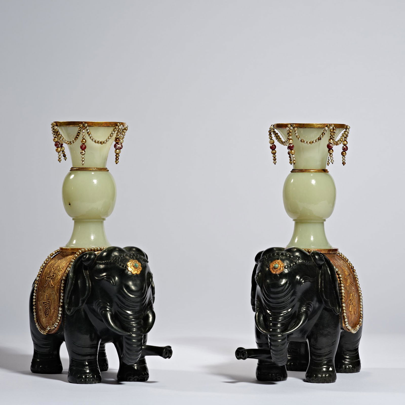 Hetian jade ornaments of the Qing Dynasty (1 of 8)