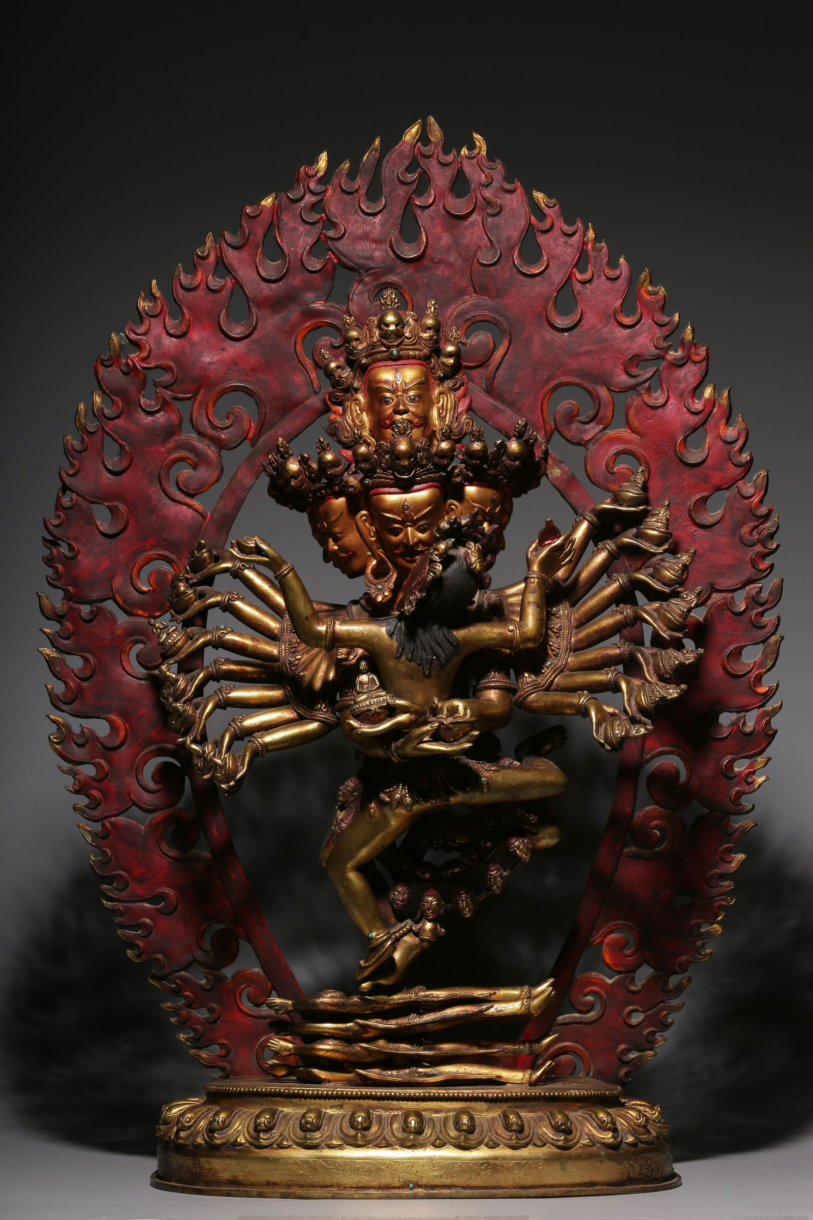 Qing Dynasty, bronze gilt auspicious auspicious king Kong statue (1 of 12)