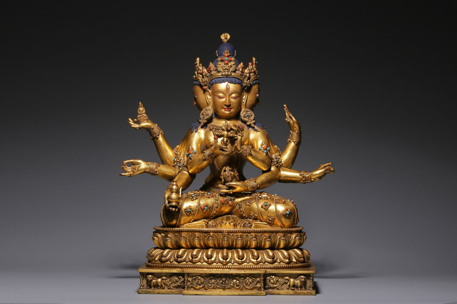 In the Qing Dynasty, the bronze gilt Zun wins the seated Buddha mother (1 of 9)