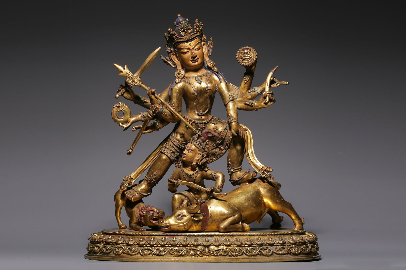 In the Qing Dynasty, a bronze gilt statue of the mother Buddha (1 of 9)