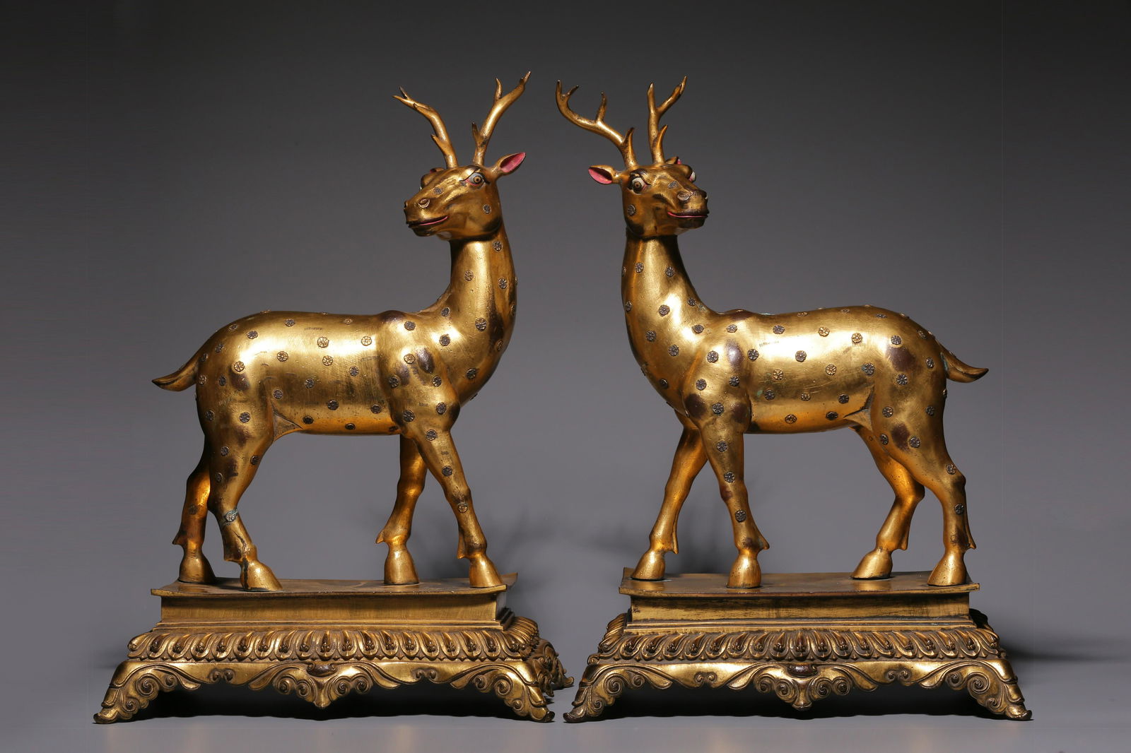 A pair of silver sika deer in the Qing Dynasty (1 of 9)