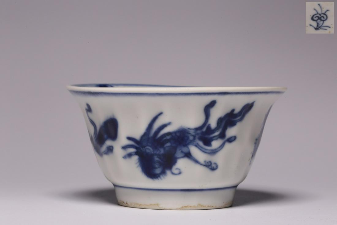 Republic of China, blue and white phoenix pattern chrysanthemum petal cup (1 of 6)