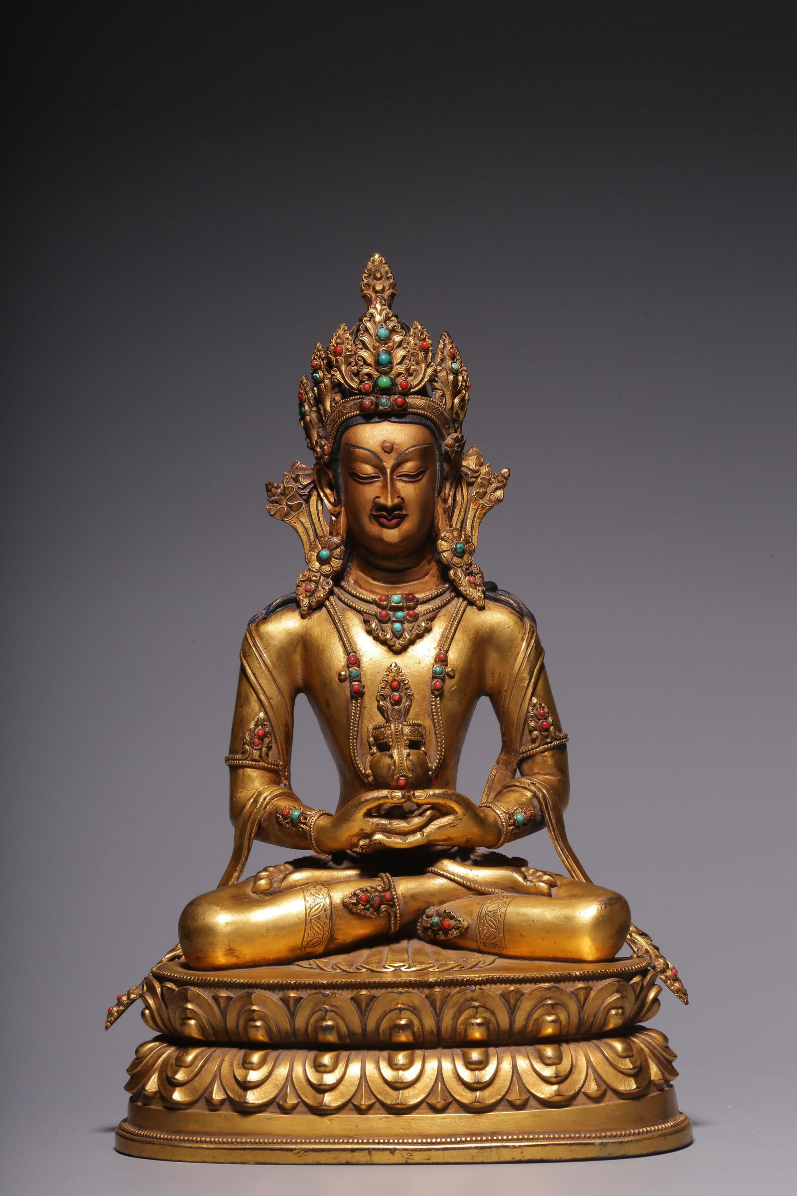 In the Qing Dynasty, a sitting statue of longevity Buddha inlaid with treasure and gilt copper (1 of 8)