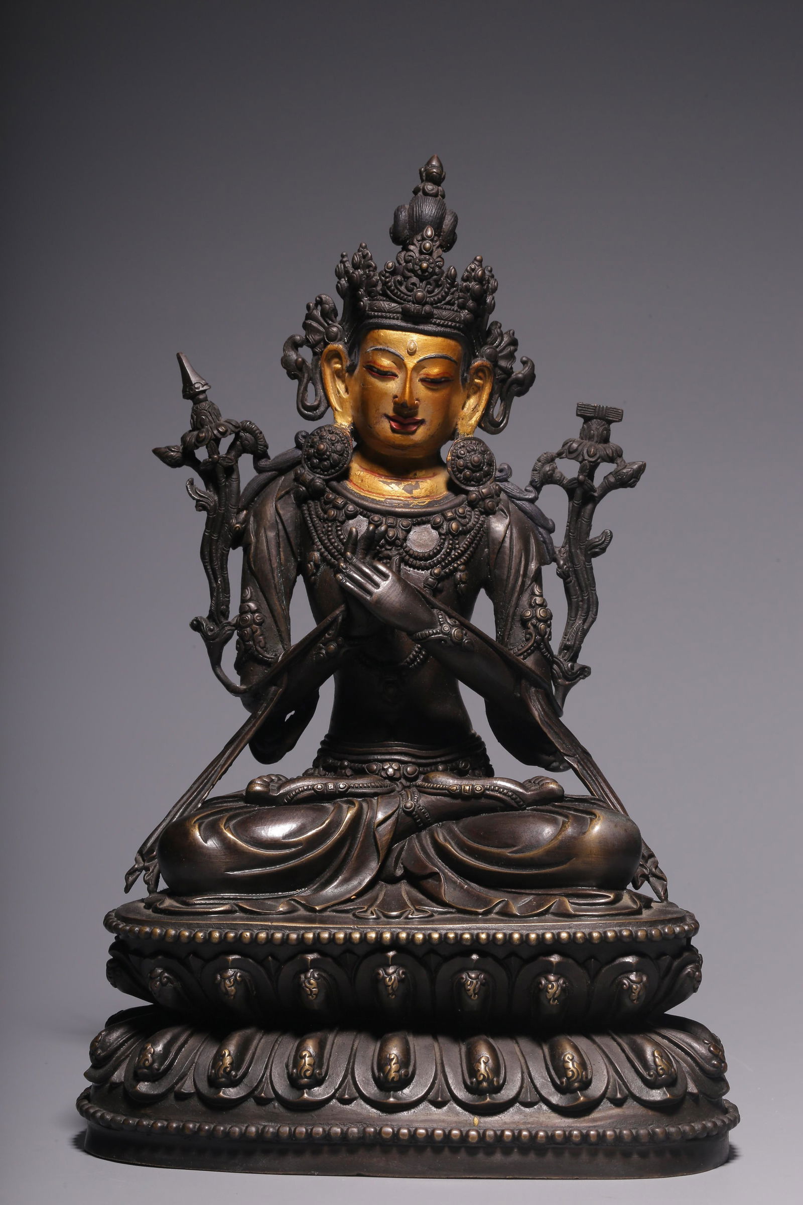 Sitting statue of Manjusri Bodhisattva in bronze and clay in the Qing Dynasty (1 of 8)