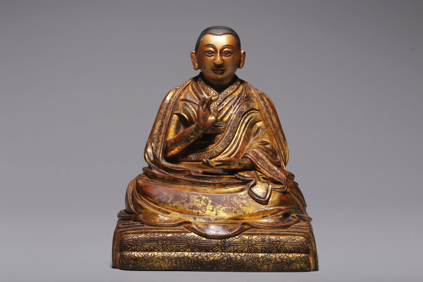 Bronze gilt statue of Master Malba in Qing Dynasty (1 of 9)