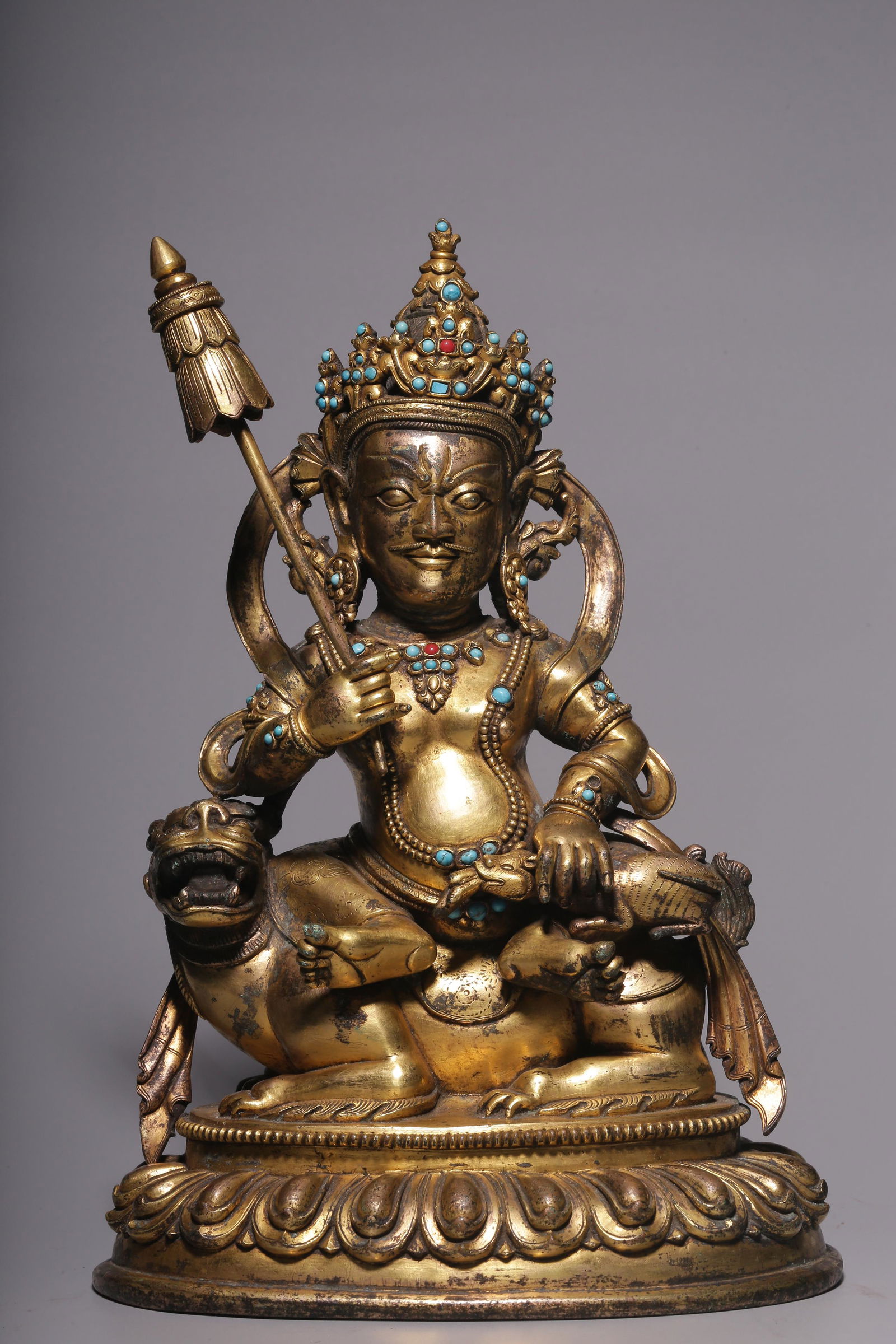 In the Qing Dynasty, a sitting statue of a gold-plated copper treasure king (1 of 8)