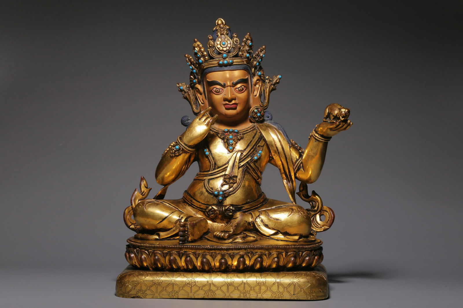 In the Qing Dynasty, a bronze gilt statue of the God of Wealth inlaid with treasure yellow (1 of 9)
