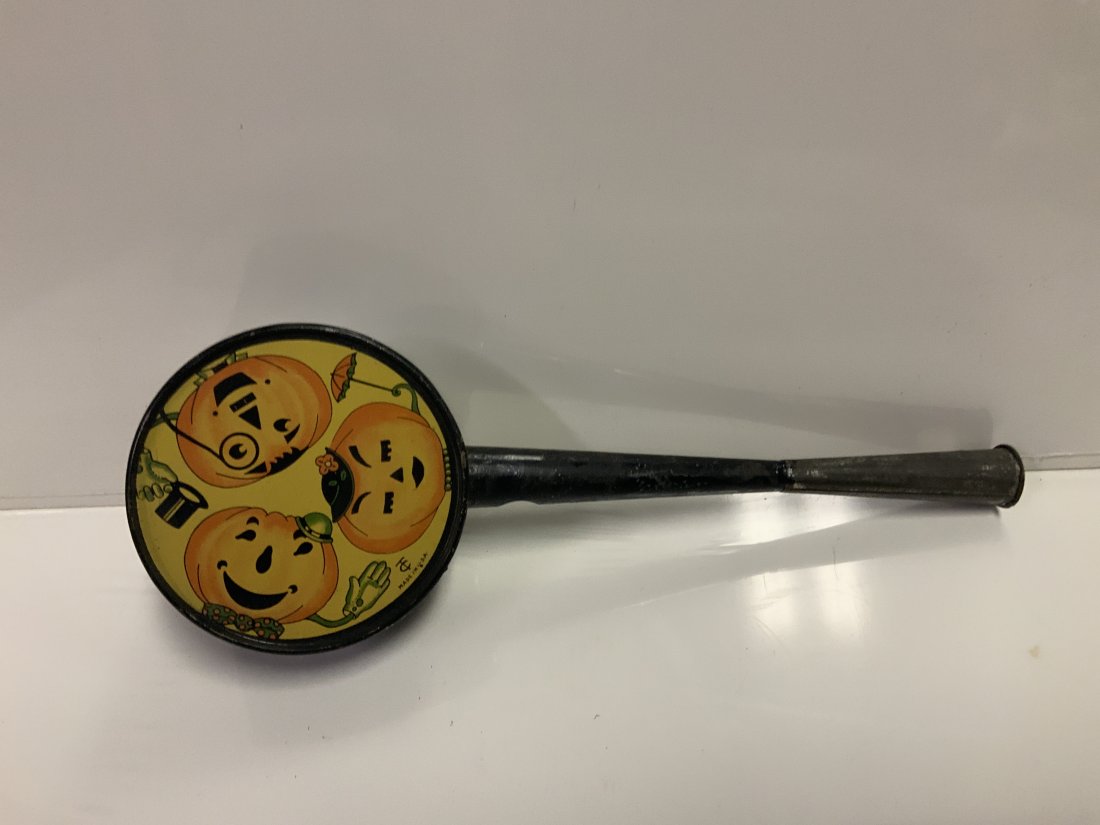 Antique Halloween noise maker (1 of 3)