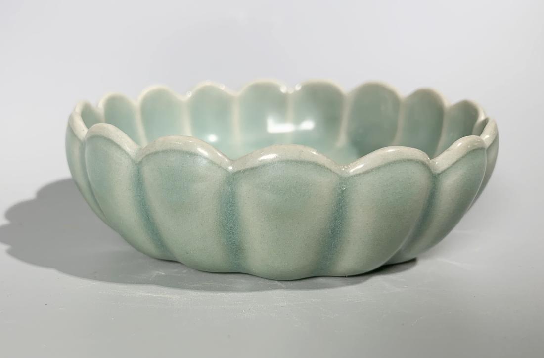 GORYEO  CELADON GLAZED PETALS-RIM WATER POT (1 of 7)