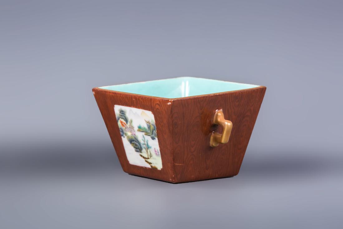 WOOD-GRAIN GLAZED FAMILLE ROSE SQUARE CUP: Wood-grain glazed famille rose square cup. Qing, Qian Long six-character mark. Dimensions: H 5 cm. All measurements are approximate.