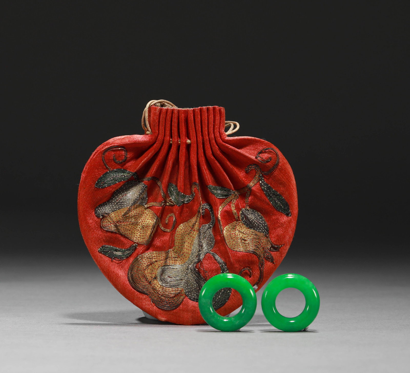 Jade ring of Qing Dynasty: D:2.3cm