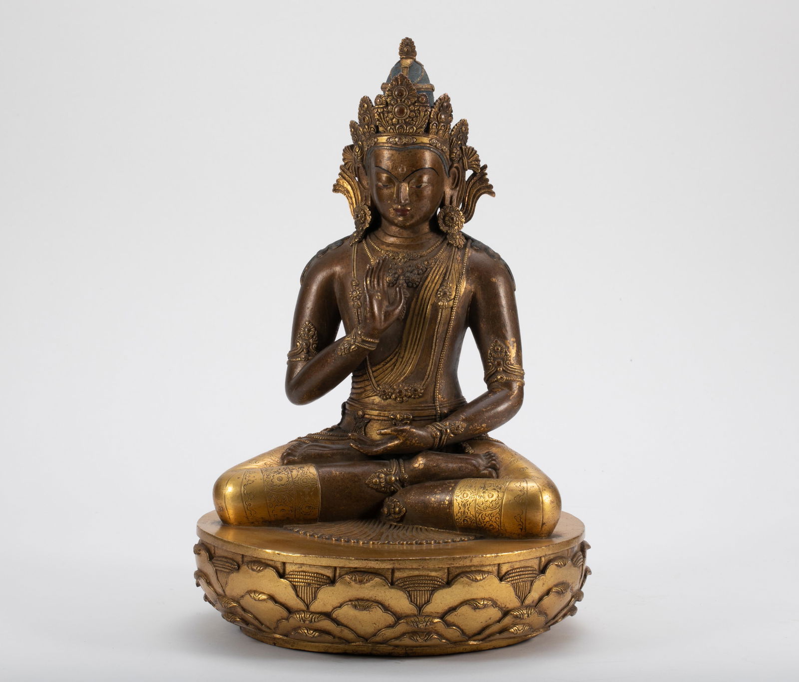 Bronze gilded Mongolian Buddha in the Ming Dynasty (1 of 9)