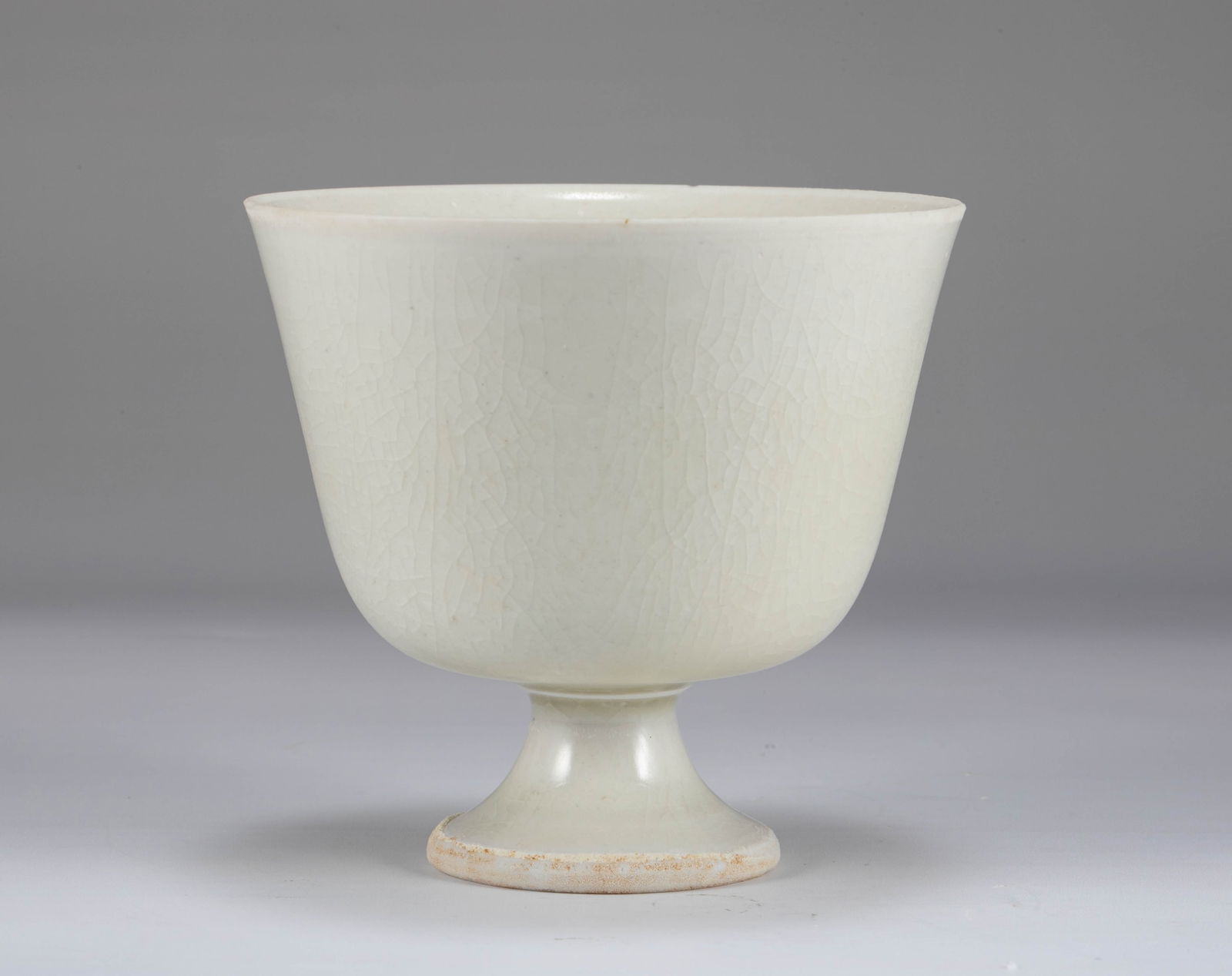 Tang Dynasty Gongxian Kiln Sui White Cup (1 of 6)