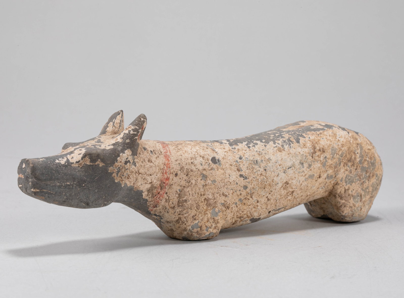 Han Dynasty pottery dog: H:4cm L:18cm