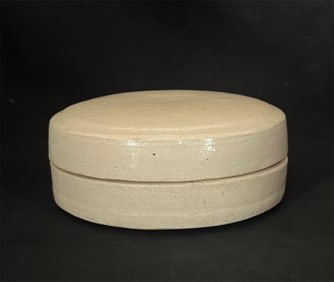 Tang Dynasty Gongxian Kiln White Porcelain Powder Box
