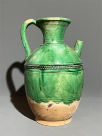 Tang Dynasty Green Glazed Holding Pot