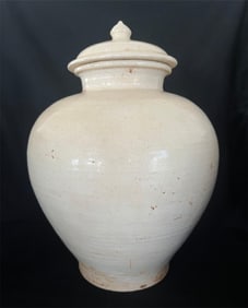 Tang Dynasty Gongxian Kiln White Porcelain Ten Thousand Year Jar