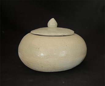 Tang Dynasty Gongxian Kiln White Porcelain Cap Jar