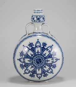Ming Dynasty Blue and White Moon Embracing Vase