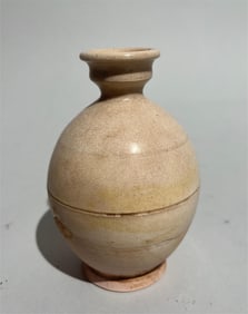 Tang Dynasty White Glazed Pan Mouth Bottle