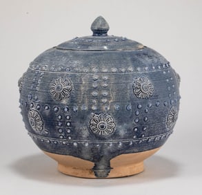 Tang Dynasty blue glazed decal jar