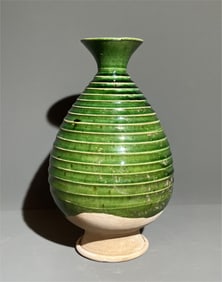 Tang Dynasty Green Glazed Jade Pot Spring