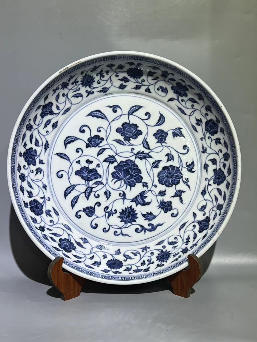 Ming Dynasty Yongle Blue and White Entangled Lotus Plate: D:40cm