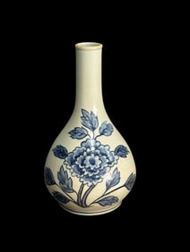 Korean white porcelain vase
