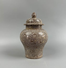 Tang Dynasty twisted tire covered jar