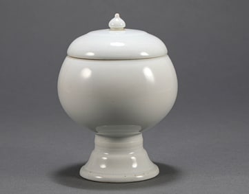 Ming Dynasty White Glazed Dark Engraved Cover Box