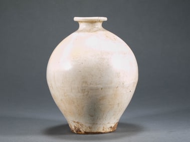 Sui Dynasty white glazed vase
