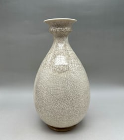 Sui Dynasty white glazed vase