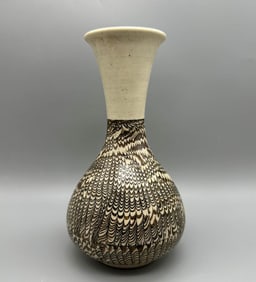 Tang Dynasty twisted tire bottle