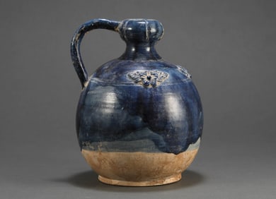 Tang Dynasty Green Glazed Holding Pot