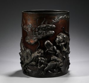 In the Qing Dynasty, copper dragon patterned pen holder