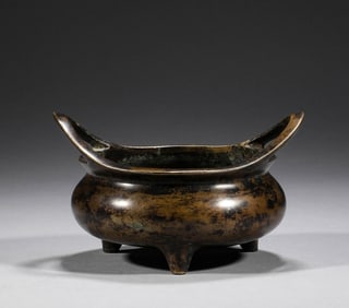 In the Ming Dynasty, a copper double ear incense burner