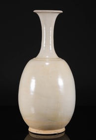 Sui Dynasty - White glazed long necked vase