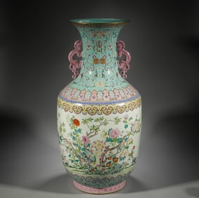 In the Qing Dynasty, large bottles with pink floral patterns