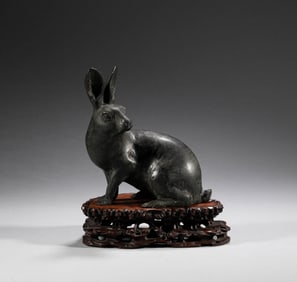 In the Qing Dynasty, copper rabbit ornaments