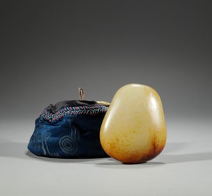 Qing Dynasty. Hotan Jade Seed Raw Stone