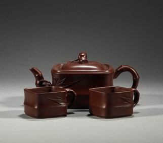 In the Qing Dynasty, a set of purple clay teapots