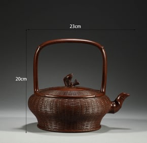 In the late Qing Dynasty, purple clay teapots with lifting beams