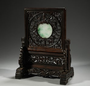 In the Qing Dynasty, rosewood inlaid with jade screen