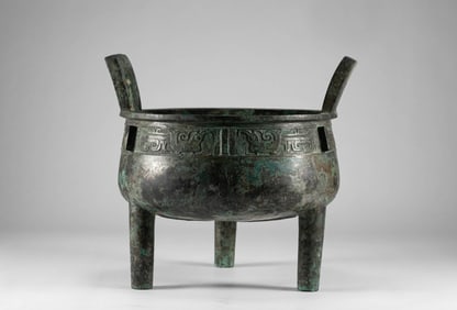 Three legged tripod furnace during the Shang and Zhou dynasties